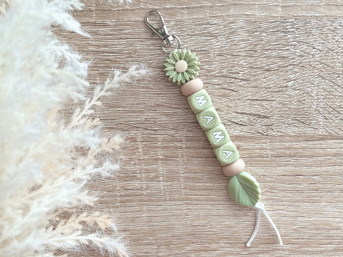 Daisy & Leaf Mama Keychain